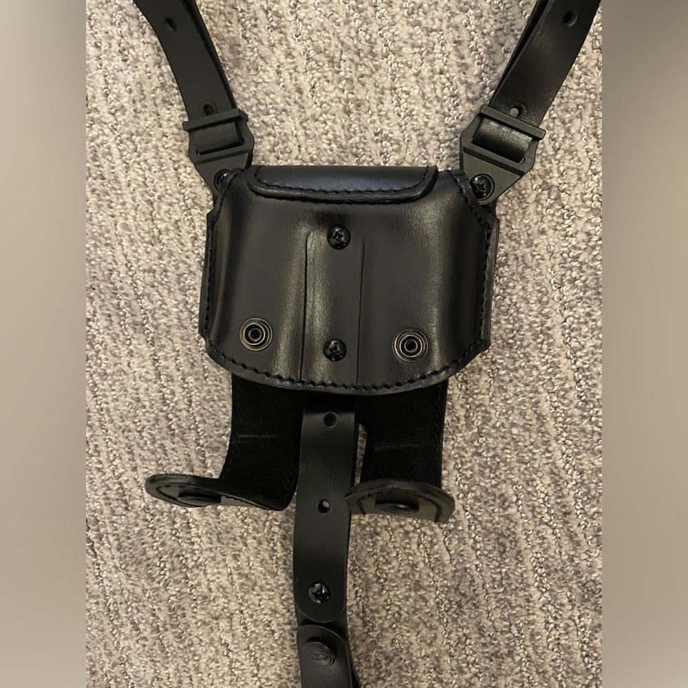 Vertical Shoulder Holster Rig Without Holster - image 3